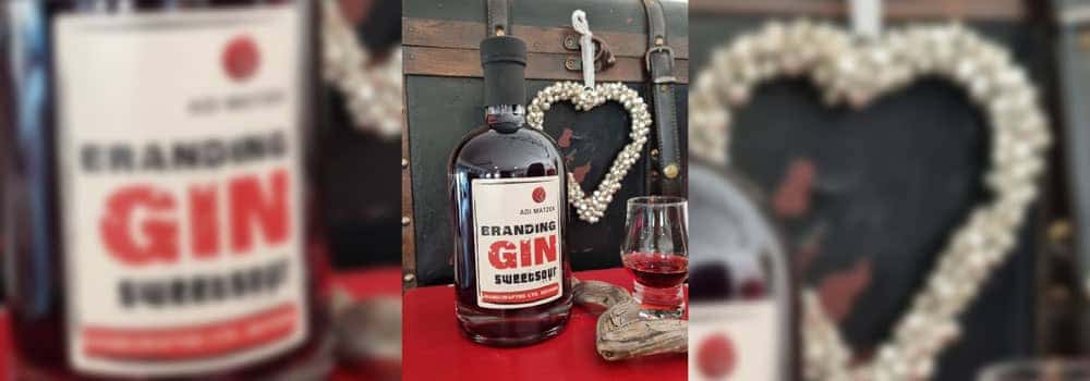 Branding Gin Sweetsour vor einem Herz