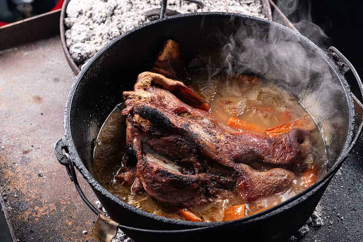 Schweinskopf aus dem Dutch Oven