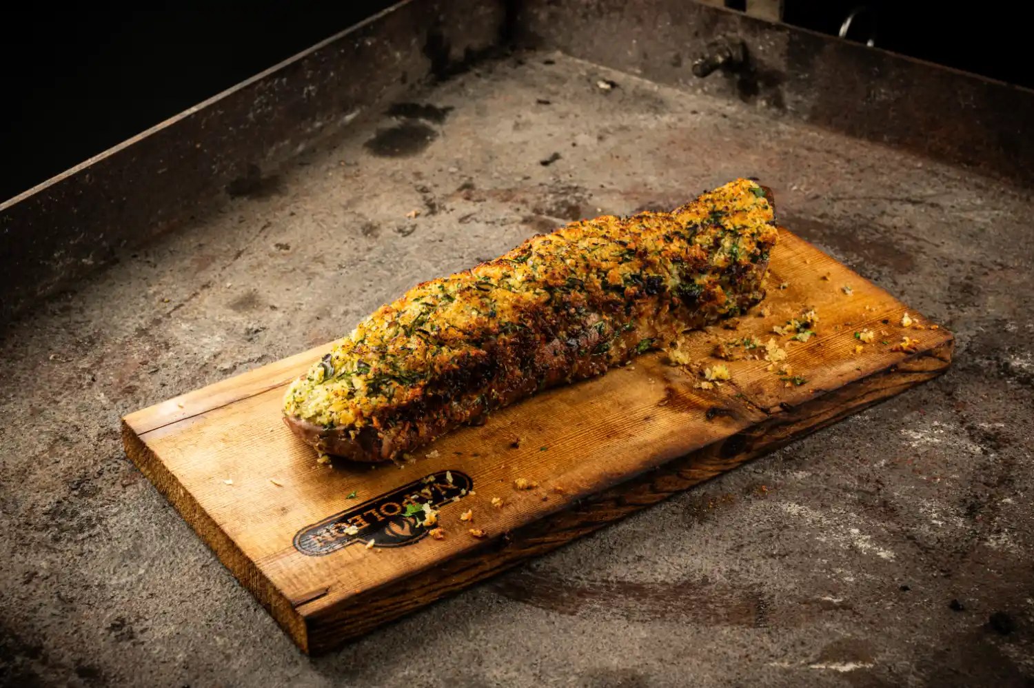 Fleisch mit goldbraun gratinierter Kräuterkruste