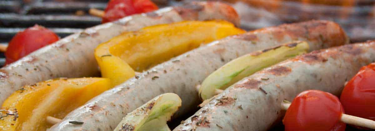 Bratwürstel Spieß am Grill